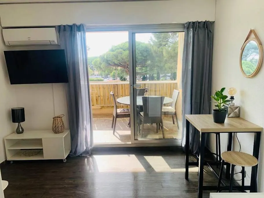 Studio Port Hyeres Confort Terrasse/Parking Prive contacts